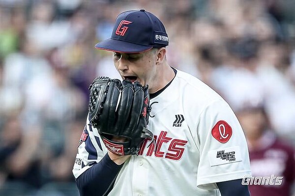 이럴수가! 롯데에서 10승→방출 '굴욕' 외국인 투수, 인생역전 기회 잡았다...NL 선발 1위팀에서 5선발 경쟁 유력