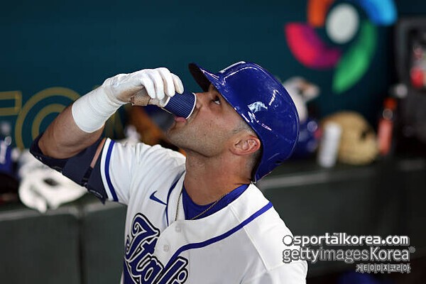 카페인에 제대로 취했다! 에스프레소 원샷→'승승승승' 이탈리아, 美 제치고 1위로 8강 진출...멕시코 9-1 완파