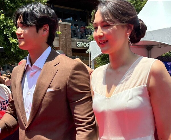 '단돈 28만 원' 오타니 아내 마미코, "금전 감각 떨어지잖아!"...日 매체, 의문, "남편 1년 수입이 1890억인데?"