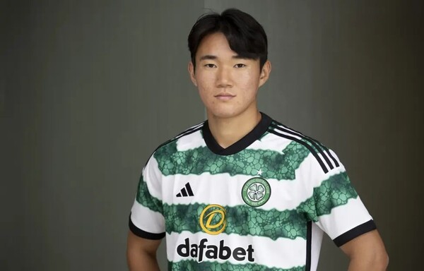 "이적료 합의" 앙현준 날벼락!...8골 1도움으로 맹활약했는데, 셀틱 '12골 특급 오른쪽 윙' 영입나선다→YANG과 직접적 경쟁자