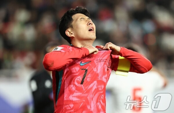 맙소사, 손흥민 충격 은퇴 암시 "대표팀 계속할 수 있을지"...최악 상황 만든 클린스만, 이제 와서 "나쁜 업보 돌아와" 훈수, 본인 치부 다 잊었나