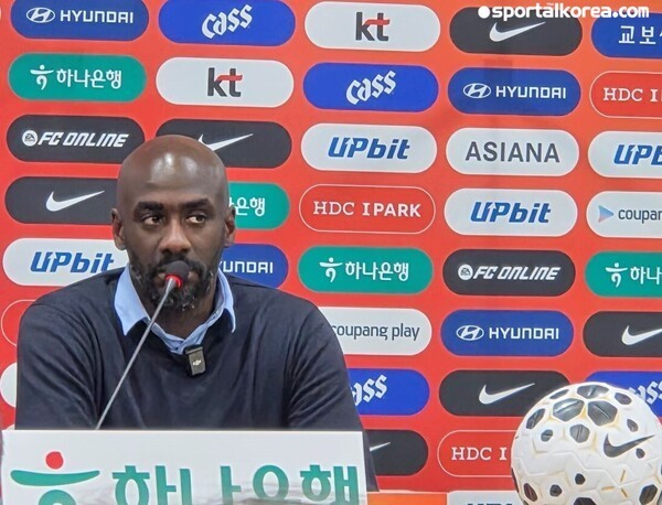 [오피셜] 충격 결단 '홍명보호 스리백 극찬' 가나 아도 감독…4연패 추락→월드컵 3개월 앞두고 전격 경질