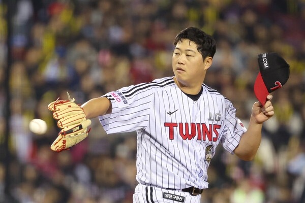 '38억 FA 계약→WAR -0.13' 올해도 부진 반복되나, '안타 3방→만루홈런' 한 번에 '와르르'…LG 좌완 불펜 고민 '현재진행형'