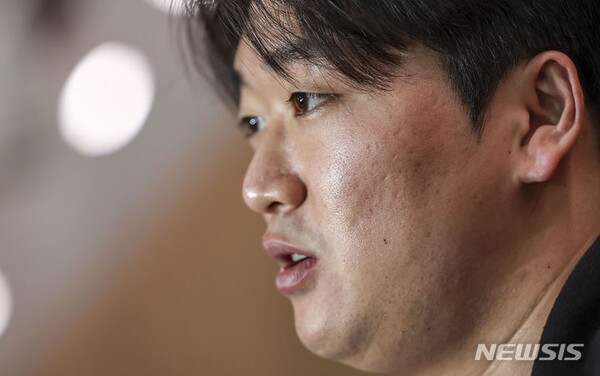 "고우석, 한국에 돌아오는게 맞다" 韓 메이저리거 1세대 말이 옳았나...충격 강등 GO, 빅리그 마운드 한 번도 못 밟고 LG 복귀?