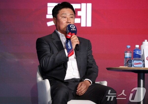 "살다 살다 별일 다 겪어" 사생활 논란→원정도박→팬 비하까지...'바람 잘 날 없는 롯데', 결국 1군 말소 조치