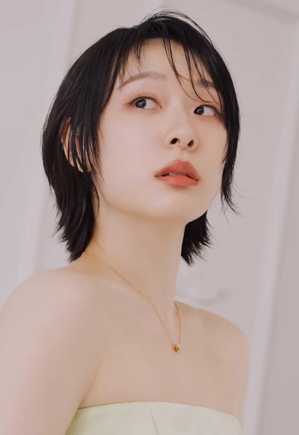 싹둑! "너무 이쁘다" 피겨 여제 <b>김연아</b> '파격 <b>변신</b>'...압도적 아우라에...