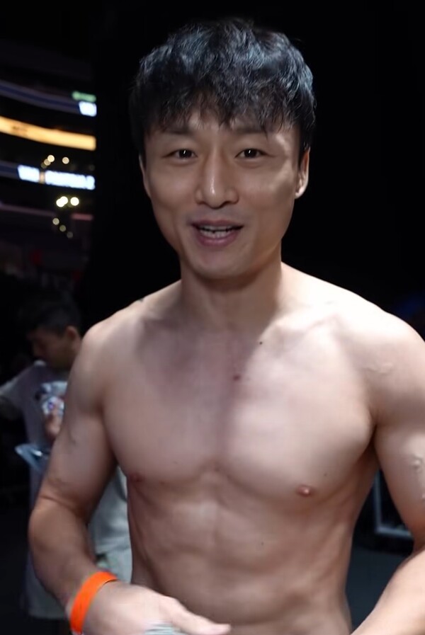 '계체 통과' <b>최두호</b>, "핏불은 레전드, 내가 바통 이어받아 치고 올라가...