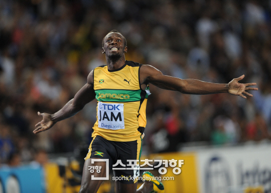 [클릭런던]축구<b>선수</b> 꿈 못버린 볼트 “맨유 입단테스트 희망”