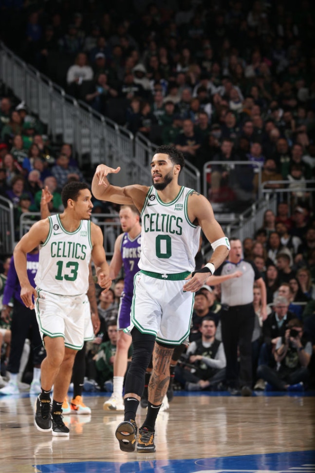 塔图姆X布朗70分合作 波士顿队vs密尔沃基队41分完胜[NBA]