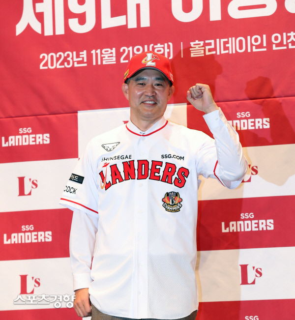 <b>이숭용</b> SSG 신임 <b>감독 취임</b>[스경포토]