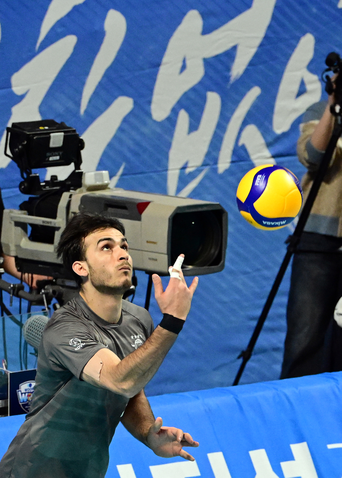 0-2→3-2 뒤집기…<b>선두 대한항공</b>, <b>우리카드</b> 추격 뿌리리고 1위 수성