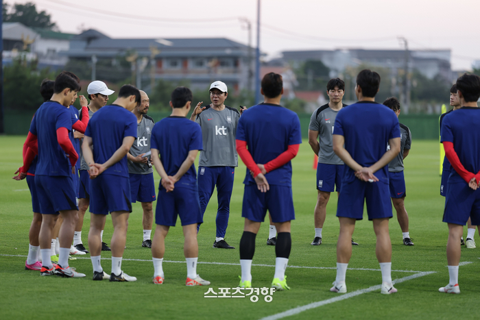 U-23 아시안컵 <b>한일전</b> 앞둔 日 <b>감독</b> “굳이 무리하게 의욕을 끌어 올릴 필요가...