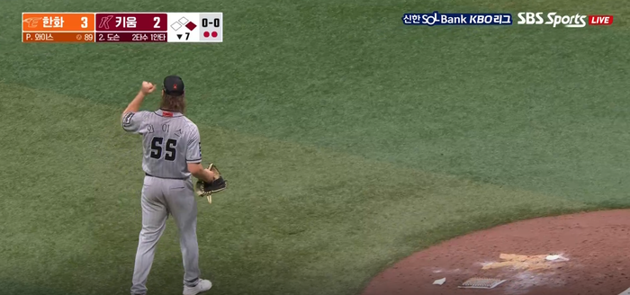 [分享] 隊友煮粥 瑞恩仍然回頭給予打氣加油