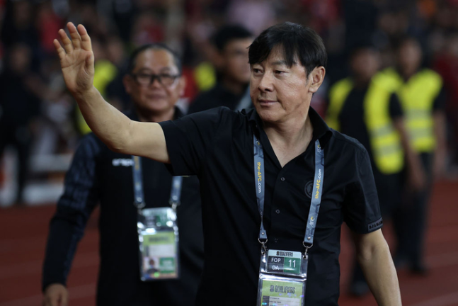 [벳조이]“FIFA랭킹 꼴찌팀 3위로 올렸는데 경질이라고?”···일본도 신태용 감독 경질에 ‘경악’