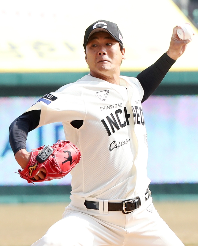 김광현 5.2이닝 8K 2실점·정준재 ‘나홀로 3타점’···SSG, 두산 꺾고 개막 2연전 ‘싹쓸이’