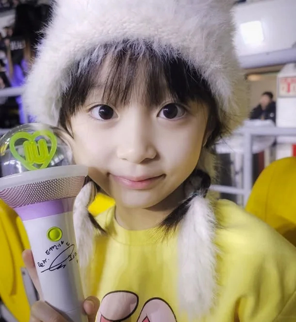 아이유, ‘폭싹’ 어린 금명이 콘서트에 초대했다네요 !!