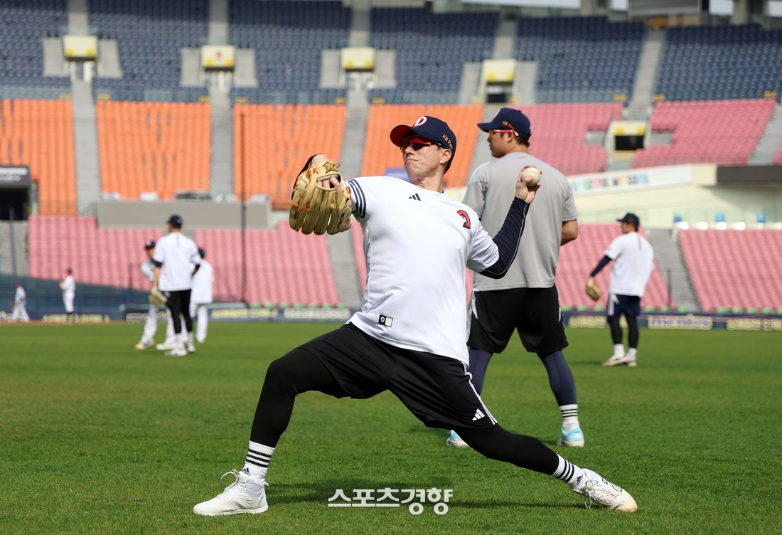 ‘<b>허슬두</b>’ 정신 강조한 고효준···“내가 봤던 <b>두산</b>은 ‘악바리’ 있...