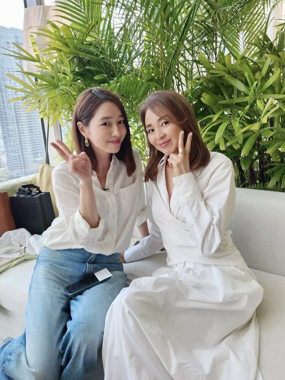 <b>야노 시호</b>·이민정 투샷이라니 “예쁜 언니 옆 예쁜 언니”[SNS는 지금]