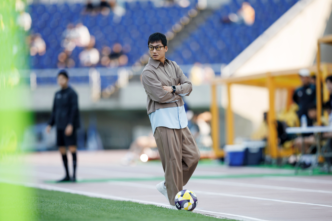 ‘<b>징계</b> 현재 진행형’ 광주FC, 강원에 0-1 패배…추가시간 PK골에 무너져