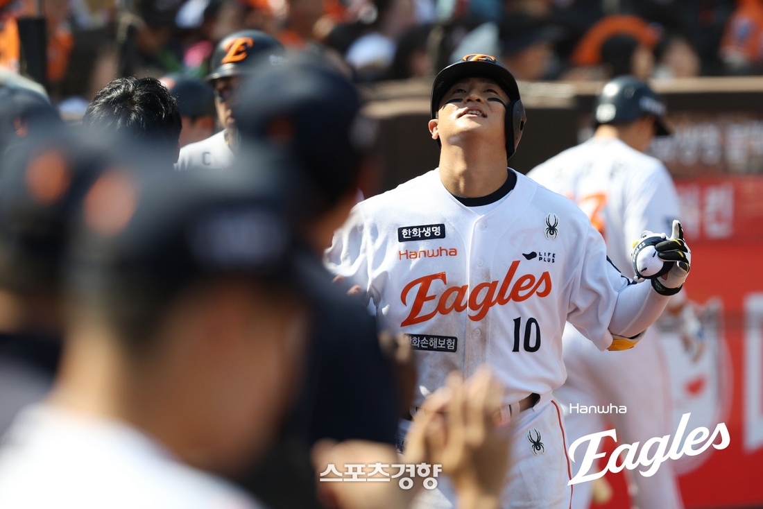 실책, 실책, 실책···‘수비 자멸’ KT, <b>한화 폰세</b>에 9승 선물[스경X현...