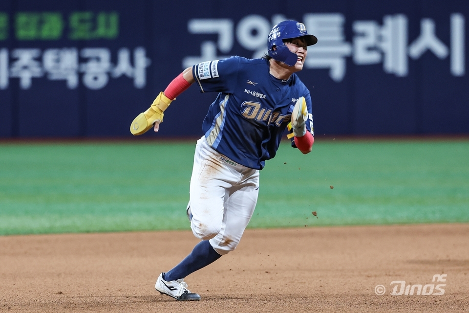 머리 맞고 실려간 NC <b>최정원</b> “이상 없고 <b>뇌진탕</b> 소견··· 링거 투여 중...