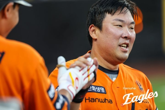 1·2위 맞대결, LG도 한화도 웃지 못했다··· 11회 2-2 무승부 결말