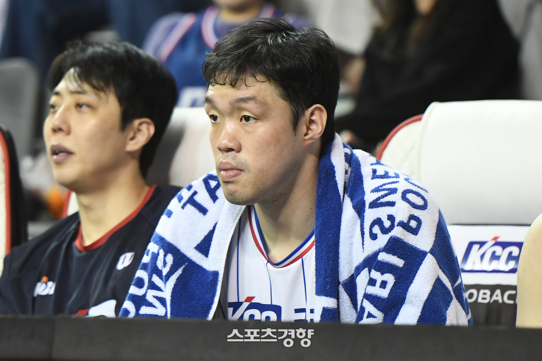 KCC ‘빅5’ 해체…<b>이승현</b>·전준범 <b>트레이드</b>로 보내고, <b>현대모비스</b>에서...