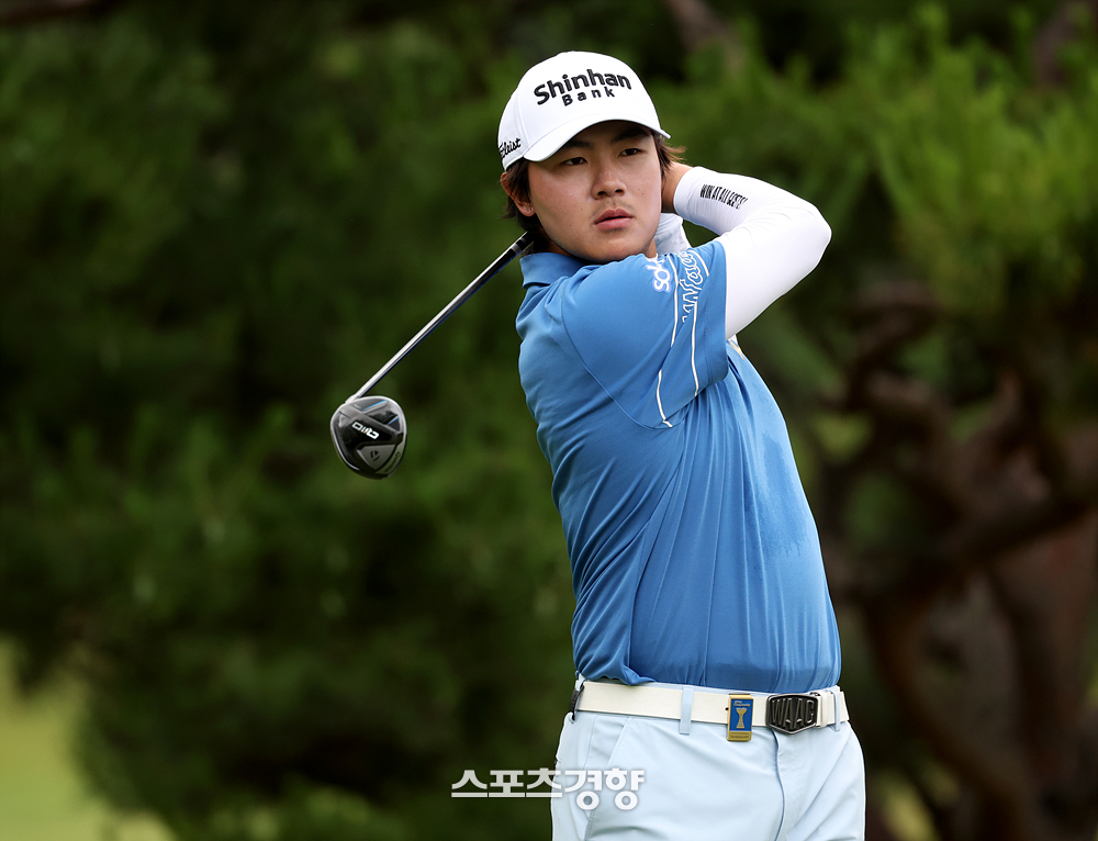 5연속 버디 김성현 <b>KPGA선수권</b> 공동 6위 “비오는 날 좋아해”… <b>신용구</b>...
