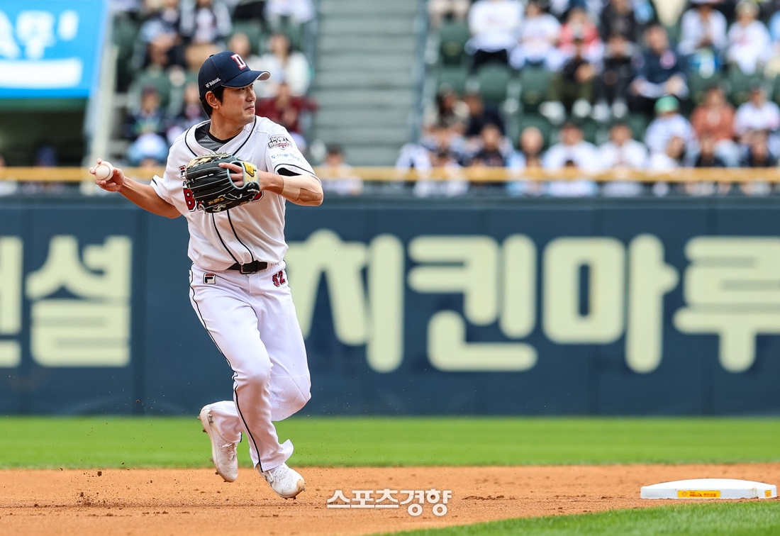‘베어스 올타임 넘버 원 유격수’ <b>김재호</b>, 21년 뛴 두산서 <b>은퇴식</b>···...