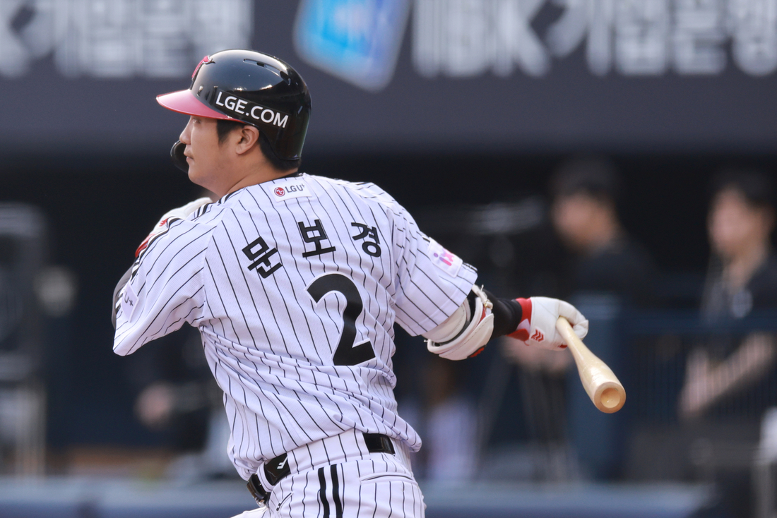 ‘역전의 명수’ 된 LG, 한화와 공동 1위로…염경엽 감독은 ‘실수 연발...