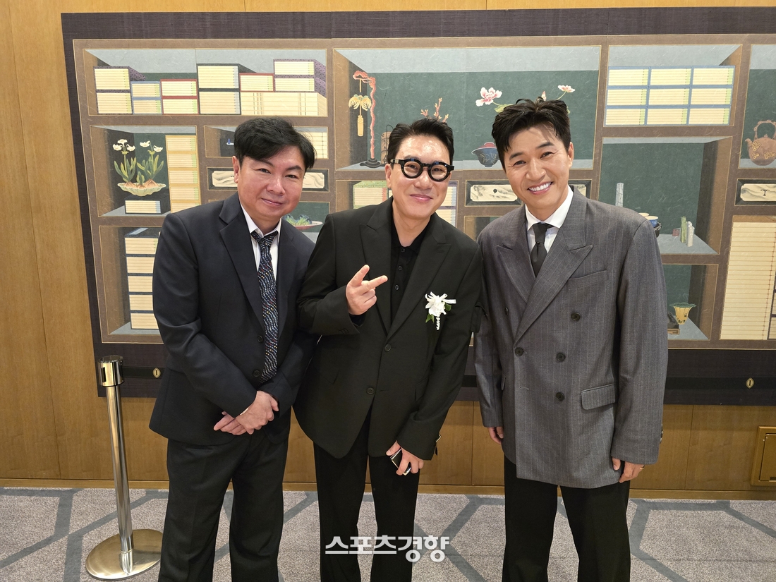 김준호김지민 <b>결혼식</b>에 ‘새신랑’ 이상민·<b>김종민</b>도 출동