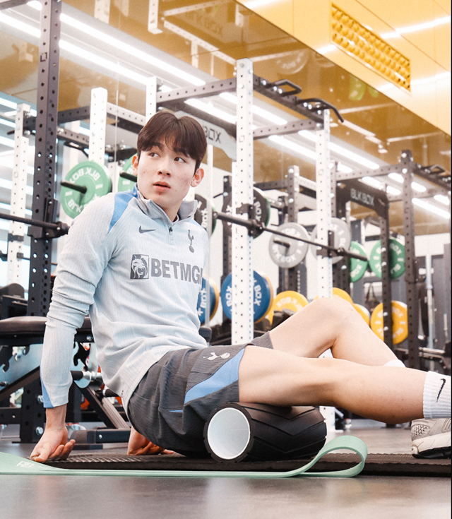 불투명한 미래 <b>손흥민</b>, 또 <b>임대</b> 유력 <b>양민혁</b>···토트넘 한국인 두 공격...