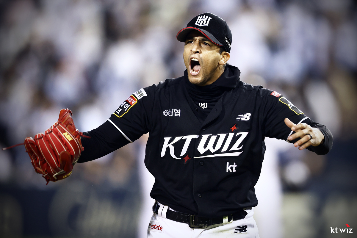 KT, 장수 외국인 타자 <b>로하스</b>와 <b>결별</b>···새 외국인 타자로 <b>스티븐슨</b> 영...