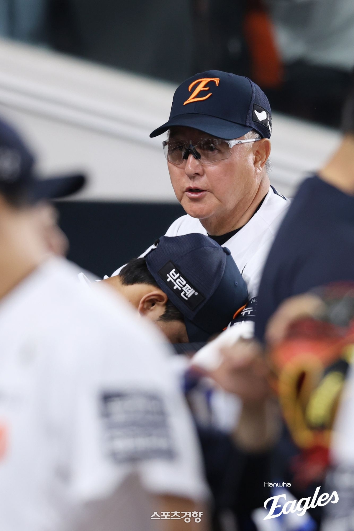 ‘이보다 완벽할 수는 없었다’ <b>김경문 감독</b>이 안아준 문동주, ‘폰세 ...