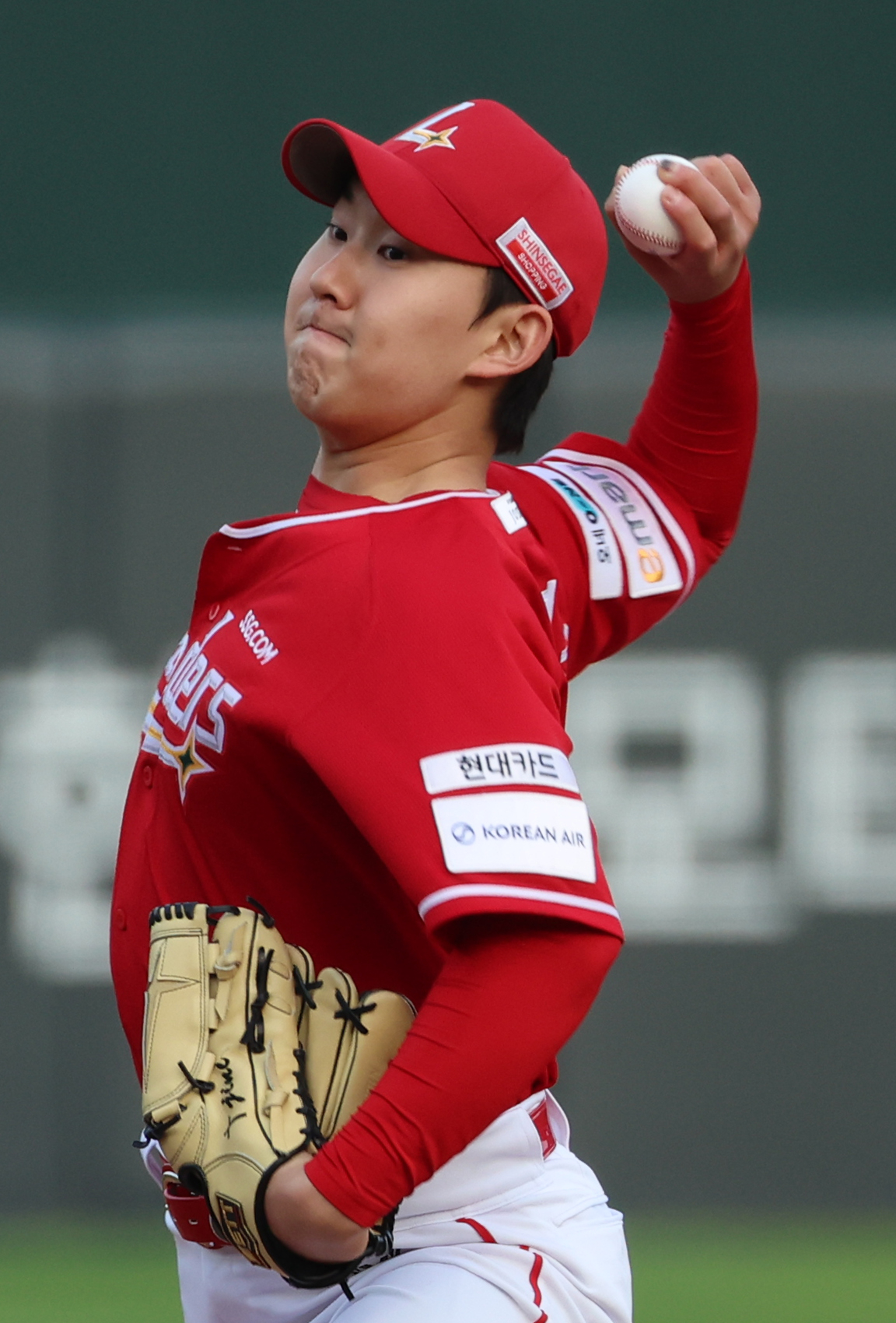 17일 대체 선발 고민하는 <b>이숭용</b> SSG <b>감독</b> “최민준과 송영진 둘 중 하나...