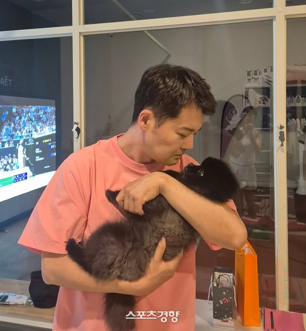 <b>전현무</b>, <b>보아 신곡</b> 홍보했다 ‘<b>빛삭</b>’