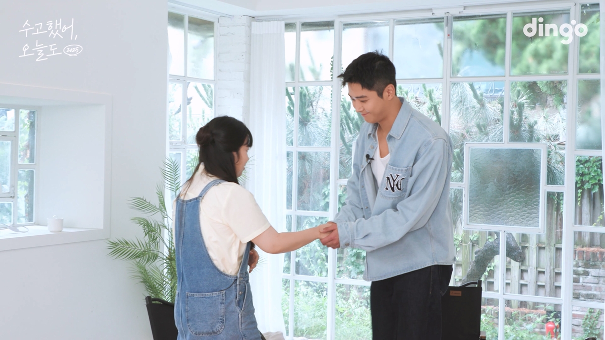 <b>로운</b>, 투병 중인 팬에게 <b>역조공</b>