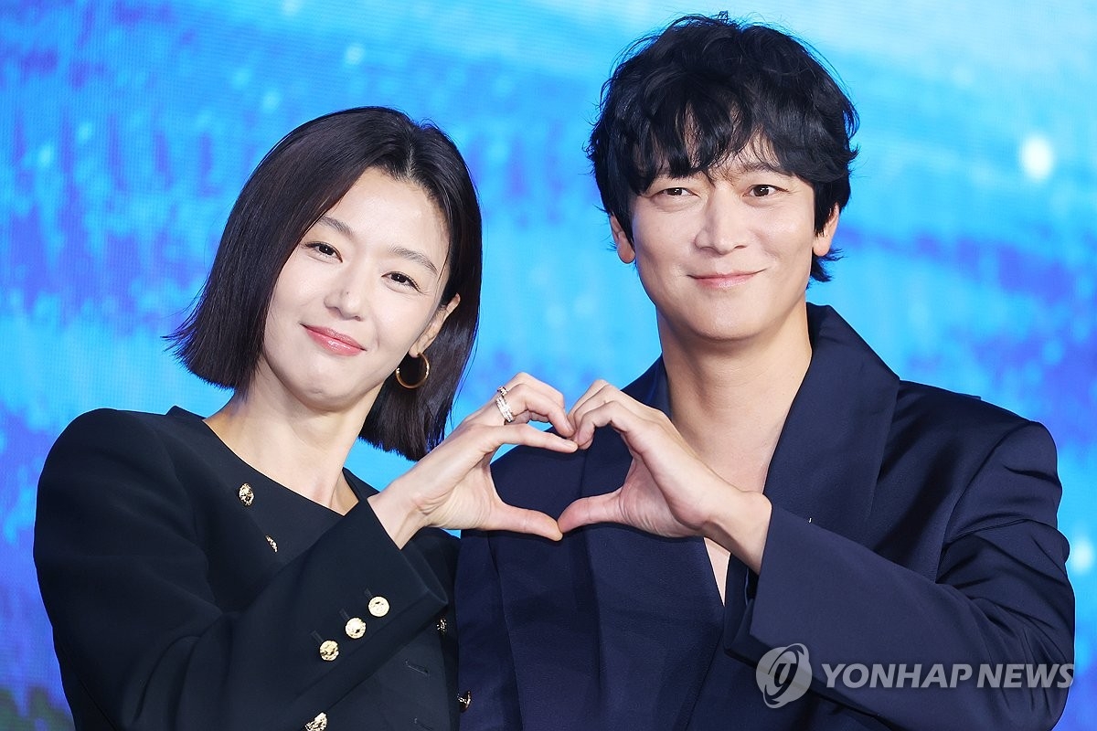 전지현 ‘혐중 대사’ 논란→제작비 700억 원…‘<b>북극성</b>’ 측, 속풀이 해...