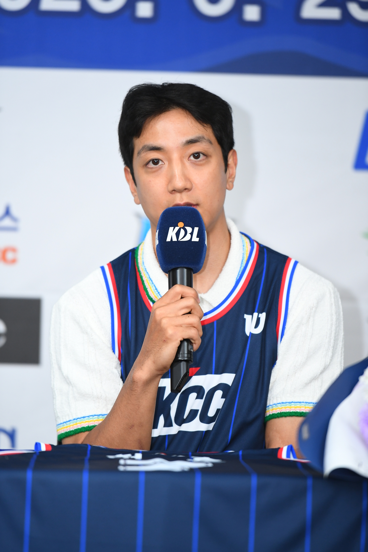 종아리 부상 <b>KCC</b> 허훈, 개막전 못 뛰었다…2주 결장에 가드진 비상