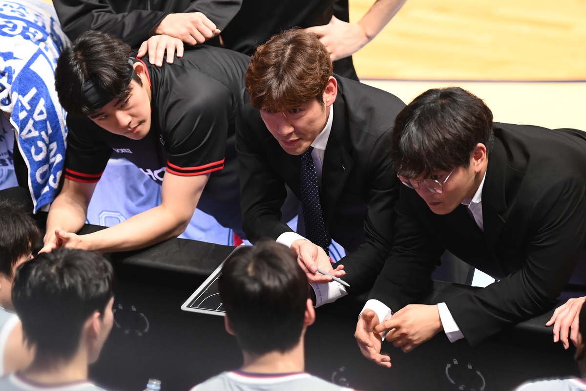 서명진 3점슛 6개 폭발…<b>현대모비스</b> 레전드 <b>양동근</b>, 사령탑 <b>첫 승</b> 안겼...