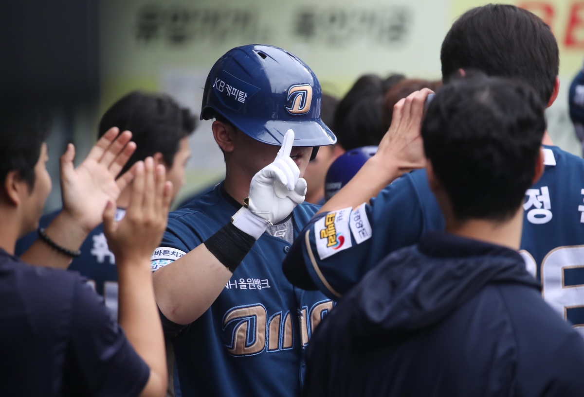 <b>김형준</b>은 손 <b>골절</b>, 박건우는 햄스트링···WC 2차전 앞두고 눈시울 붉힌...