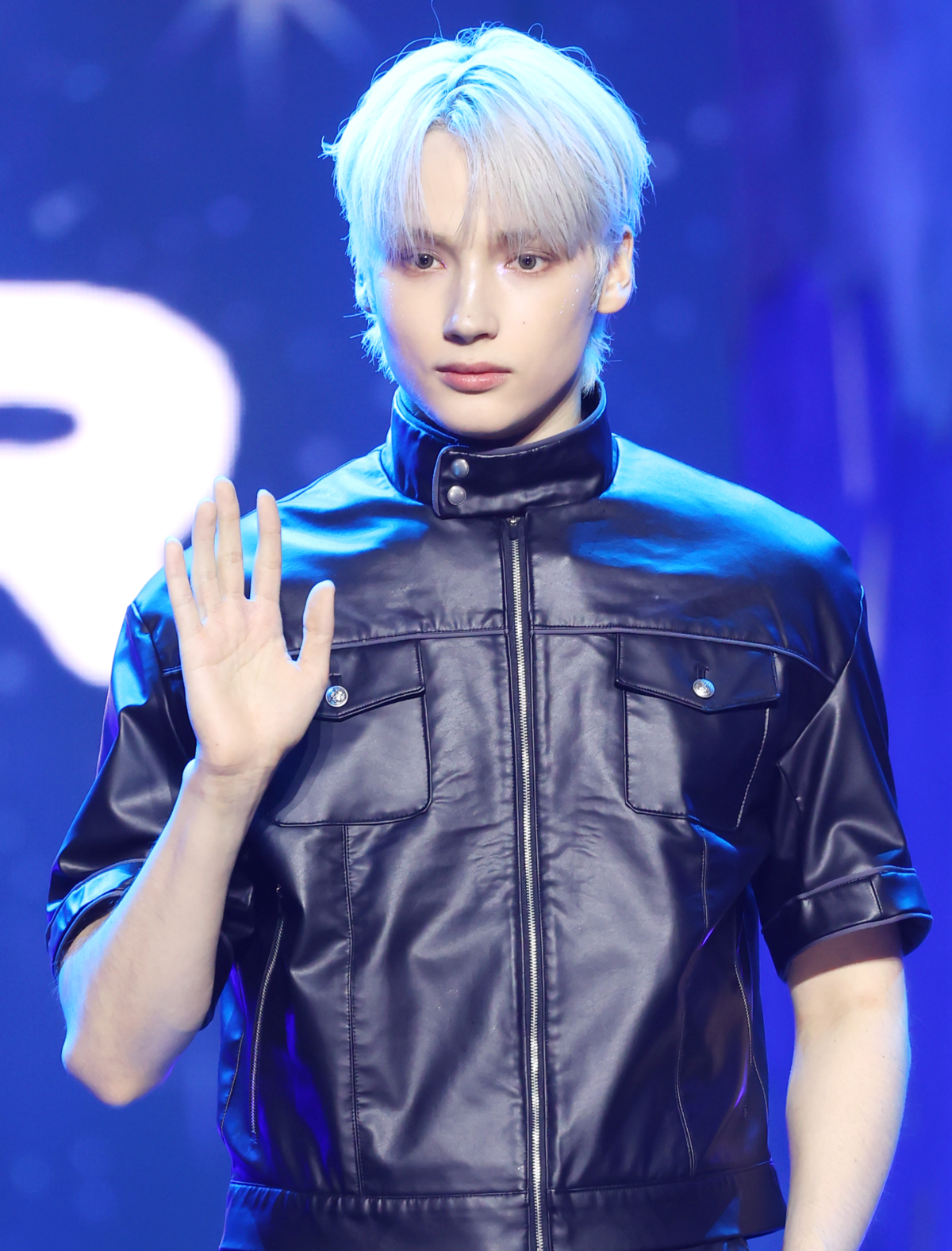TXT <b>휴닝카이</b>, 술자리 영상 <b>열애설 해명</b> “아는 지인일 뿐, 거짓말 싫어...