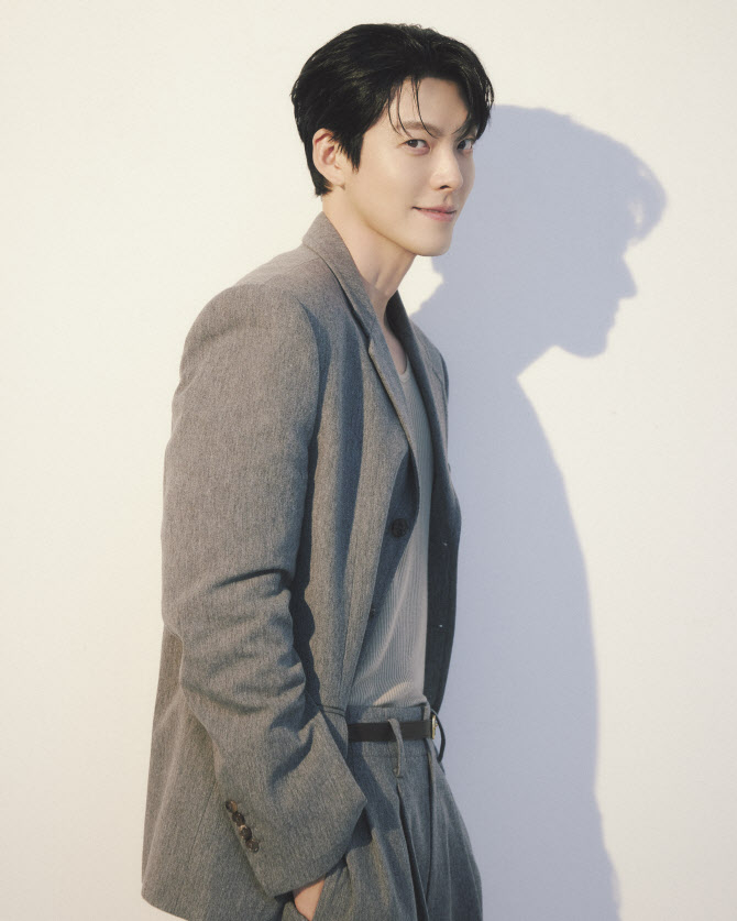 ‘다지니’ <b>김우빈</b>, 9년 만에 만난 <b>수지</b> “눈빛으로 생각 읽혀”[인터뷰...