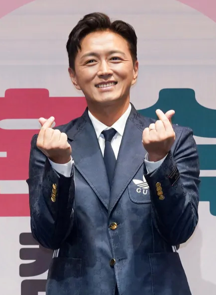 <b>진태현</b>, <b>성인 입양</b> 비판에 ‘일침’···“그 어떤 기부보다도 나은 길...