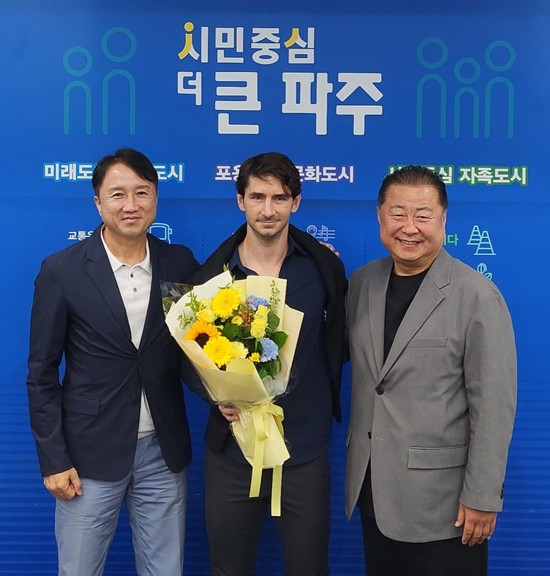 파주시민축구단, 거스 포옛 보좌한 스페인 출신 <b>제라드 누스</b> 초대 사령...