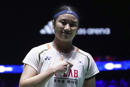 ‘기세등등’ <b>안세영</b>, 덴마크<b>오픈</b>서 천위페이 잡았던 블릭펠트에 2-0 압...
