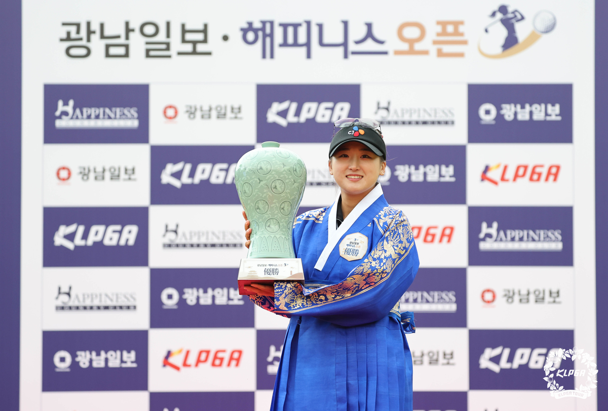 <b>리슈잉</b>, 중국 선수 최초로 <b>KLPGA</b> 정규 투어 <b>우승</b>…황민정은 상금 순위 6...