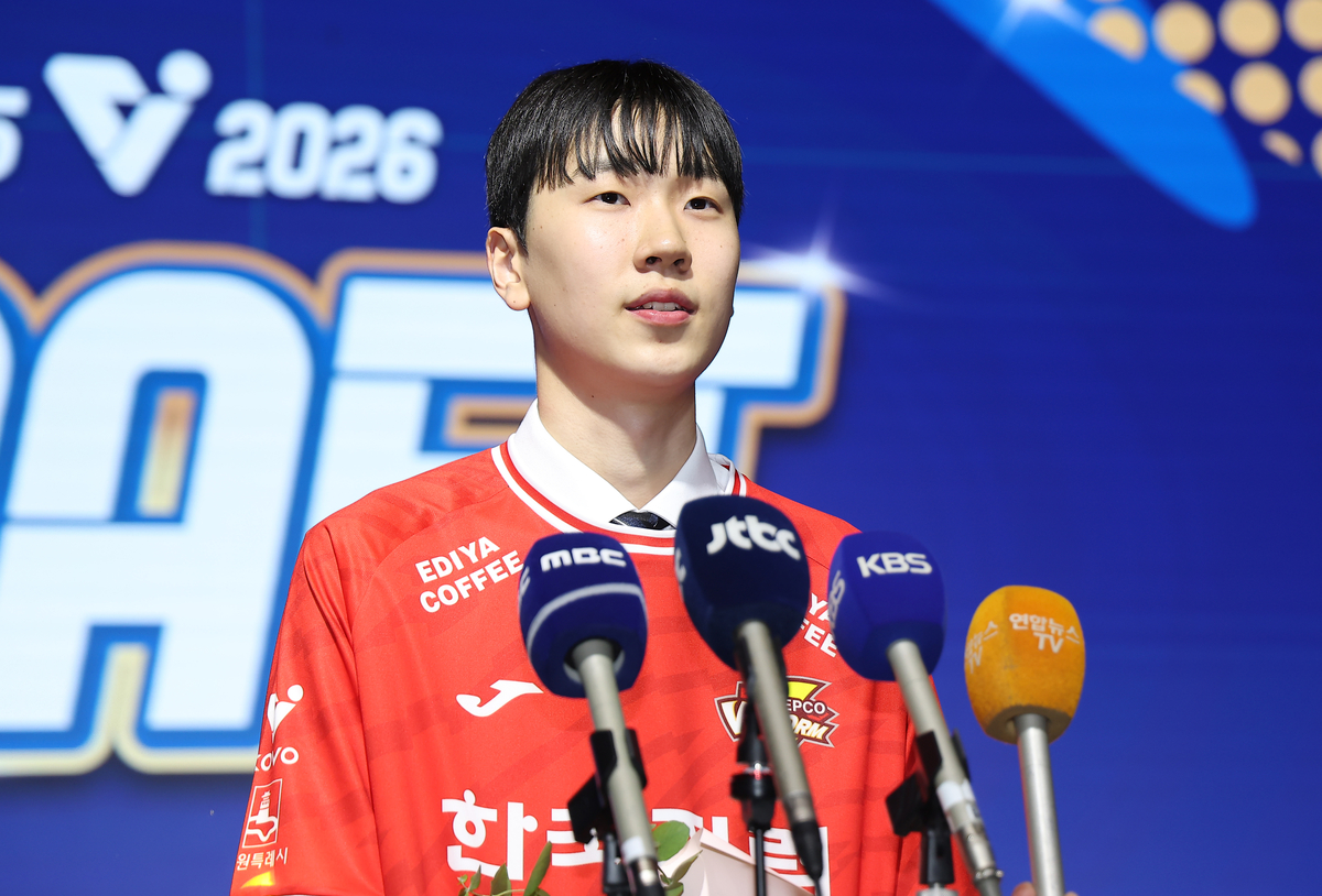 “프로에서도 잠재력 꽃 피울 수 있게” 대형 신인 <b>방강호</b>, 전체 1순위로...
