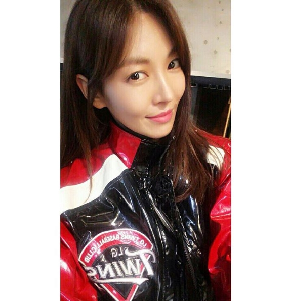 KS 2차전 <b>시구</b>하는 ‘LG 찐팬’ <b>김소연</b> “처음엔 꿈인 줄…긴장되고 또...