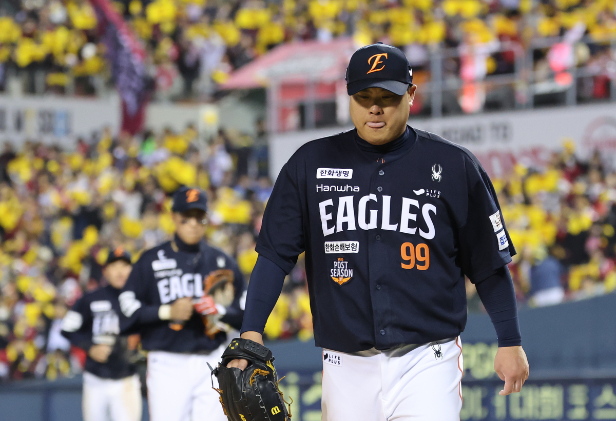 LG 킬러 <b>류현진</b>, 3이닝 7<b>실점</b> 충격의 강판[KS2]